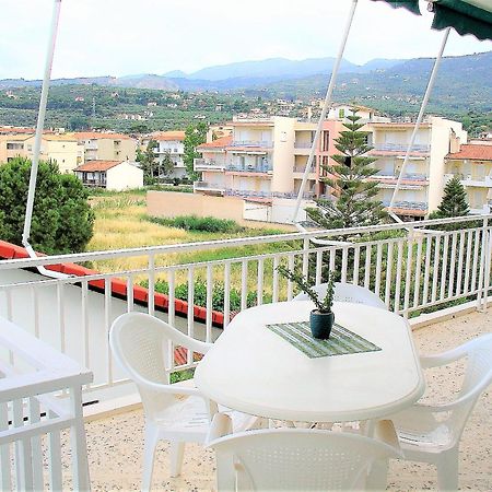 Mondo Cosseri Akrata Apartamento Exterior foto